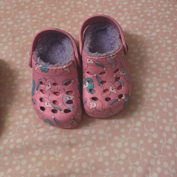 Toddler Girl Insulated Crocs - Picture 1 of 9